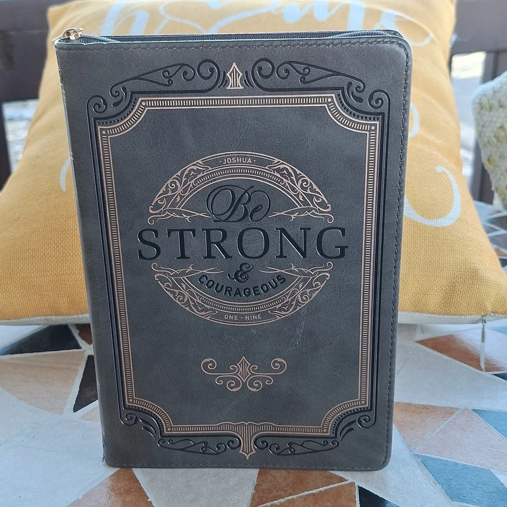 Be Strong & Courageous Journal with Zippered Closure NEW
